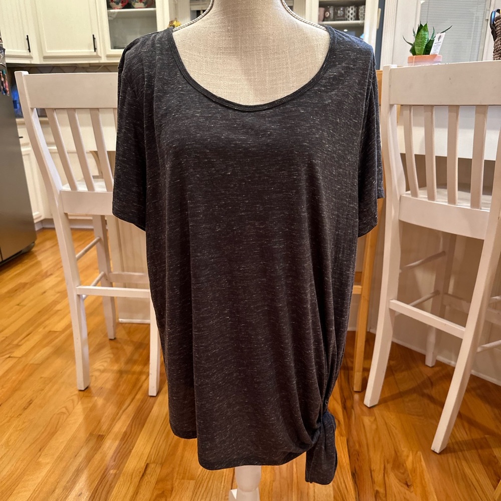 💜 5 for $25 or 3 for $18 Danskin Now blueish gray distressed cross cross shirt